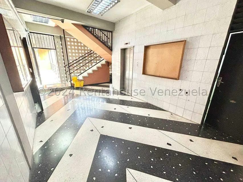 Comercial (Edificio) en Venta en Centro, Lara - 2