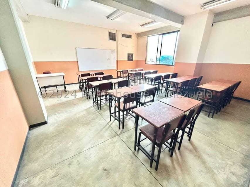 Comercial (Edificio) en Venta en Centro, Lara - 3