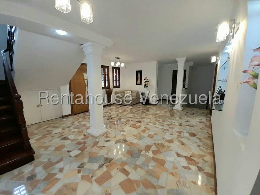 Casa (Multipes Niveles) en Venta en Colinas de La California, Distrito Metropolitano - 2