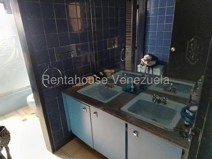 Casa (Multipes Niveles) en Venta en Prados del Este, Distrito Metropolitano - 41