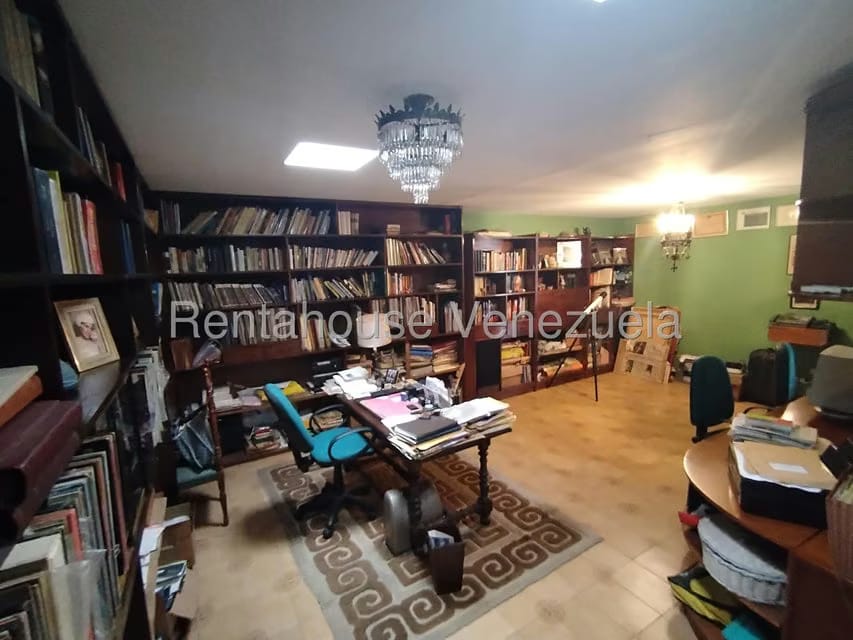 Casa (Multipes Niveles) en Venta en Prados del Este, Distrito Metropolitano - 55