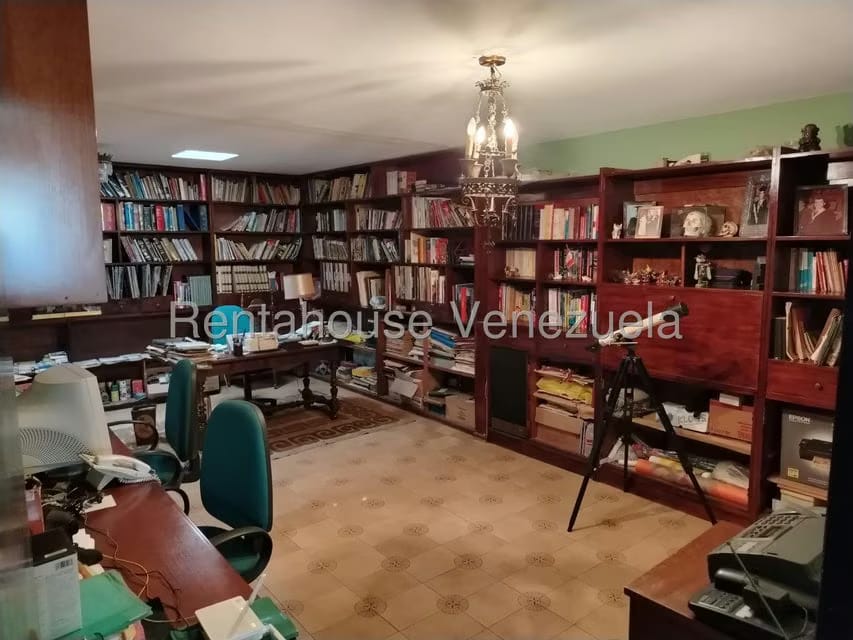 Casa (Multipes Niveles) en Venta en Prados del Este, Distrito Metropolitano - 56
