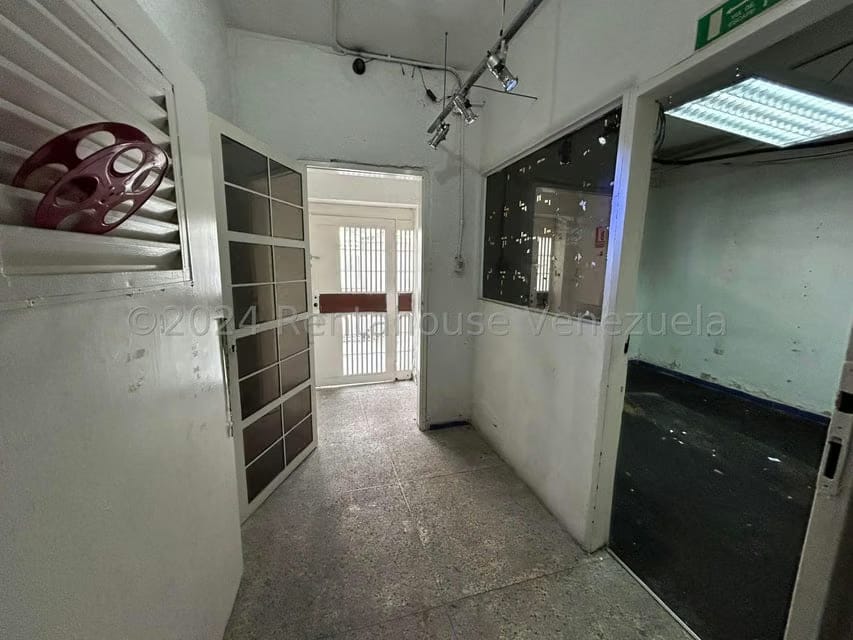 Comercial (Galpon - Deposito) en Venta en Bello Monte, Distrito Metropolitano - 2