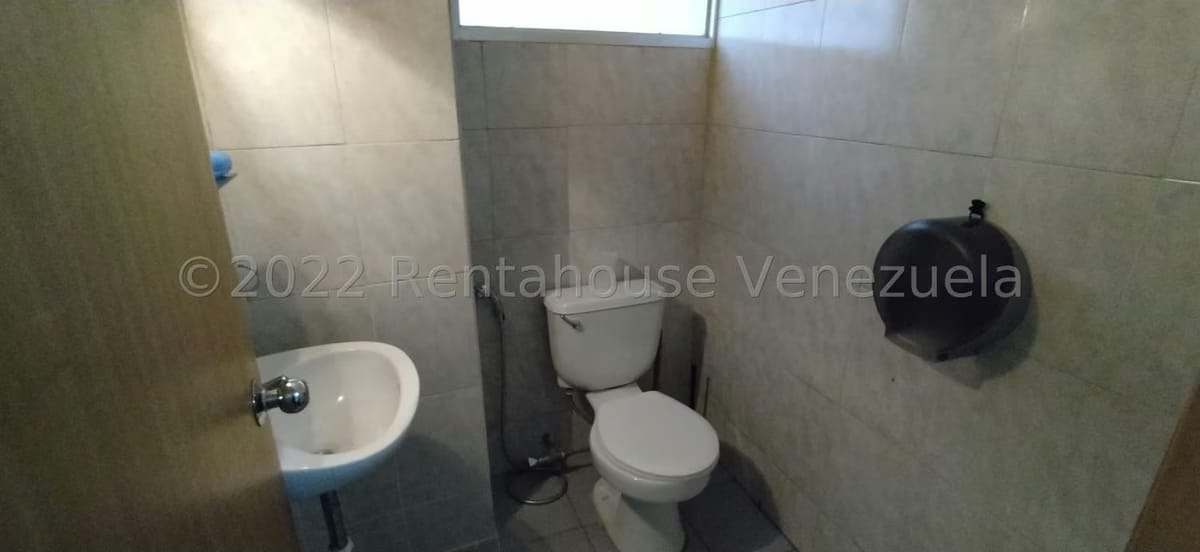 Comercial (Local Comercial) en Venta en Los Chaguaramos, Distrito Metropolitano - 25