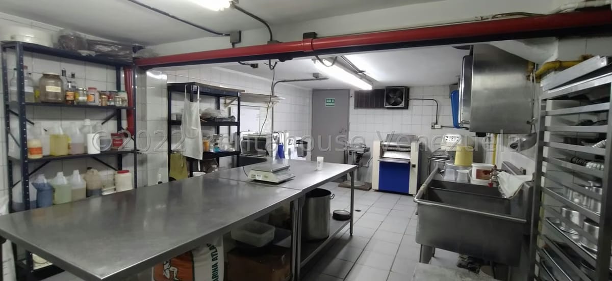 Comercial (Local Comercial) en Venta en Los Chaguaramos, Distrito Metropolitano - 34