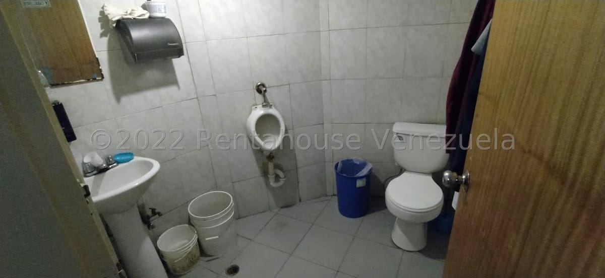 Comercial (Local Comercial) en Venta en Los Chaguaramos, Distrito Metropolitano - 42