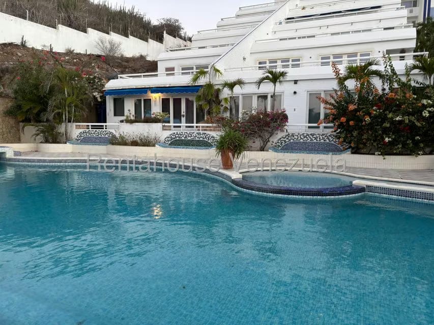 Apartamento (1 Nivel) en Venta en El Morro, Nueva Esparta - 2