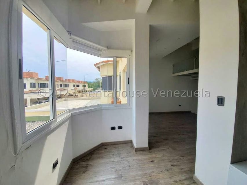 Casa (Duplex) en Venta en Villa Paris, Lara - 31