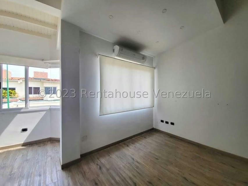 Casa (Duplex) en Venta en Villa Paris, Lara - 32