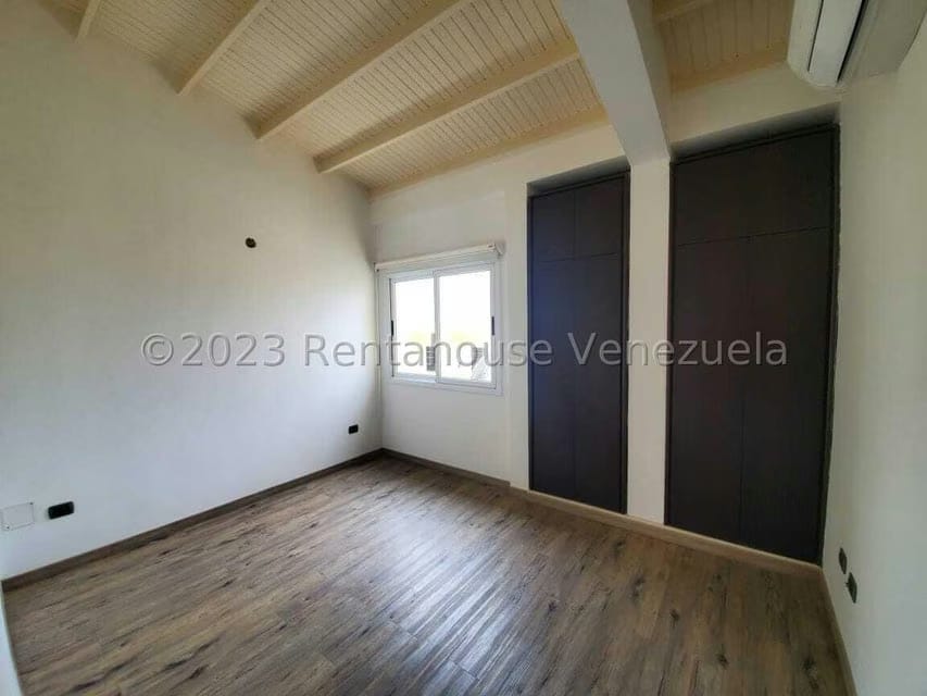Casa (Duplex) en Venta en Villa Paris, Lara - 33