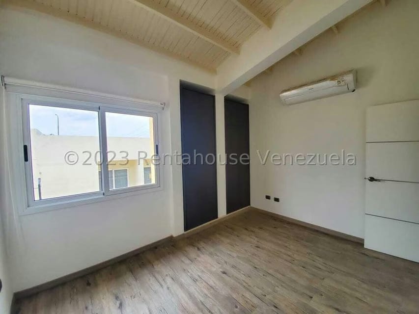 Casa (Duplex) en Venta en Villa Paris, Lara - 34