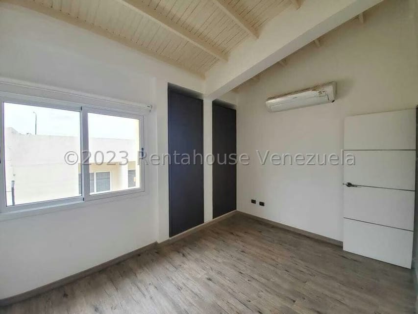 Casa (Duplex) en Venta en Villa Paris, Lara - 35