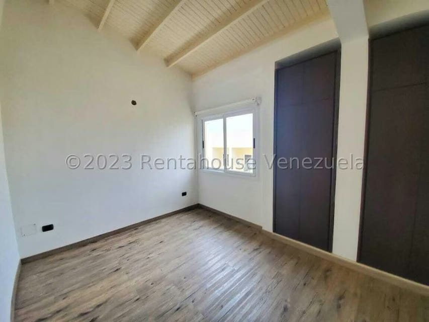 Casa (Duplex) en Venta en Villa Paris, Lara - 36