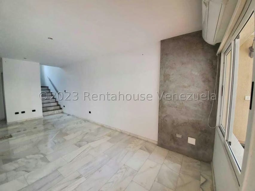 Casa (Duplex) en Venta en Villa Paris, Lara - 9