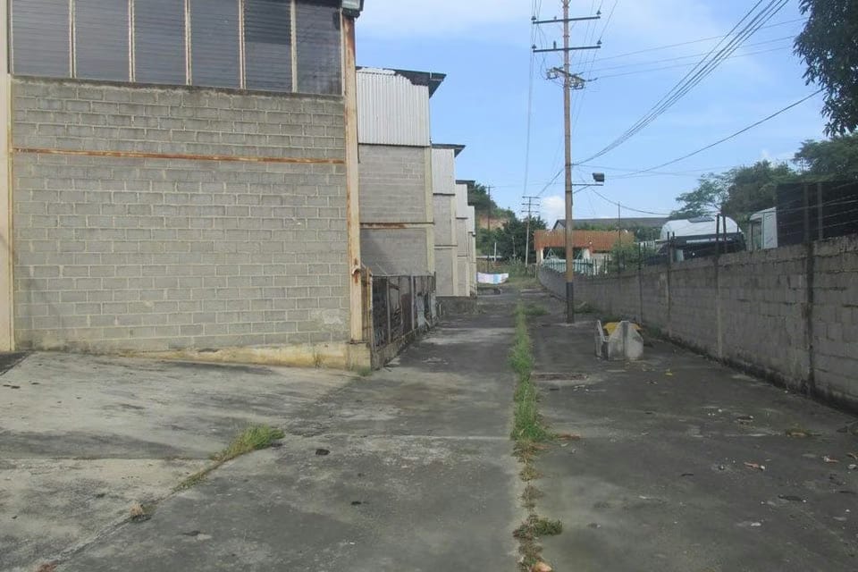 Comercial (Galpon - Deposito) en Venta en Santa Rosa, Miranda - 45