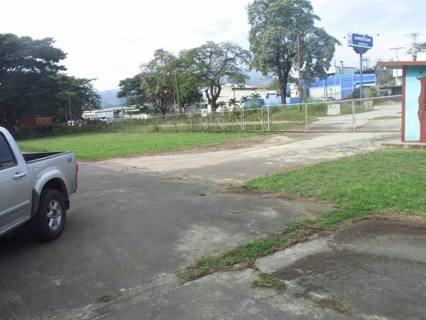 Comercial (Galpon - Deposito) en Venta en Santa Rosa, Miranda - 47