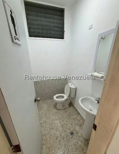 Comercial (Local Comercial) en Alquiler en El Marques, Distrito Metropolitano - 3