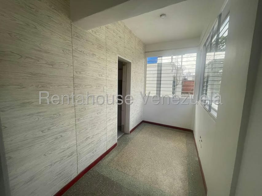 Comercial (Local Comercial) en Alquiler en Los Chaguaramos, Distrito Metropolitano - 2