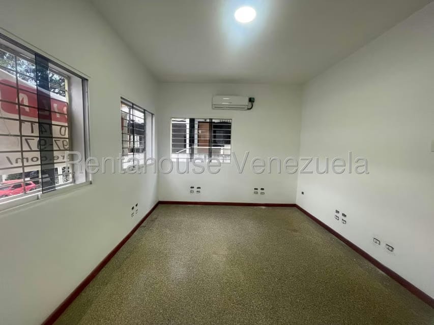 Comercial (Local Comercial) en Alquiler en Los Chaguaramos, Distrito Metropolitano - 3