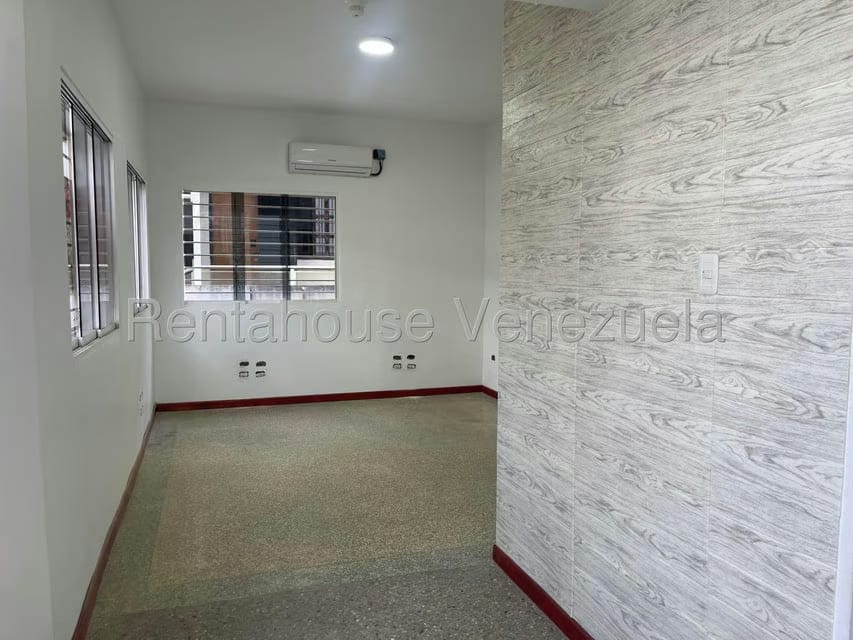 Comercial (Local Comercial) en Alquiler en Los Chaguaramos, Distrito Metropolitano - 5