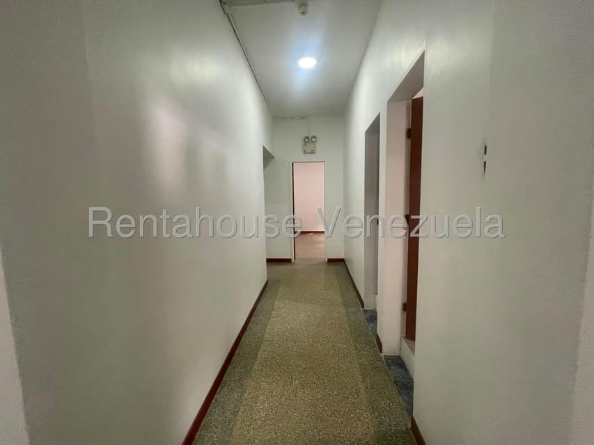 Comercial (Local Comercial) en Alquiler en Los Chaguaramos, Distrito Metropolitano - 7