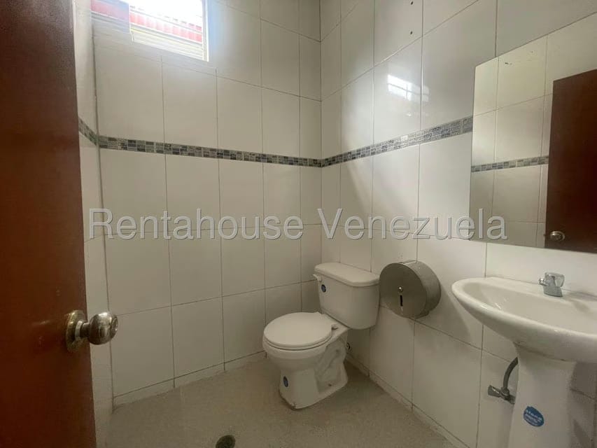 Comercial (Local Comercial) en Alquiler en Los Chaguaramos, Distrito Metropolitano - 8