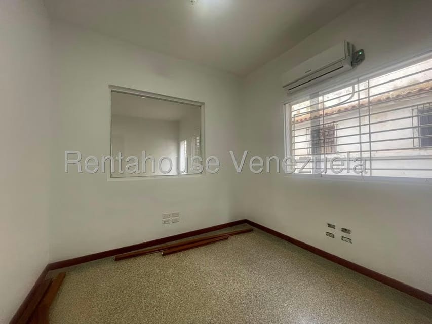 Comercial (Local Comercial) en Alquiler en Los Chaguaramos, Distrito Metropolitano - 9