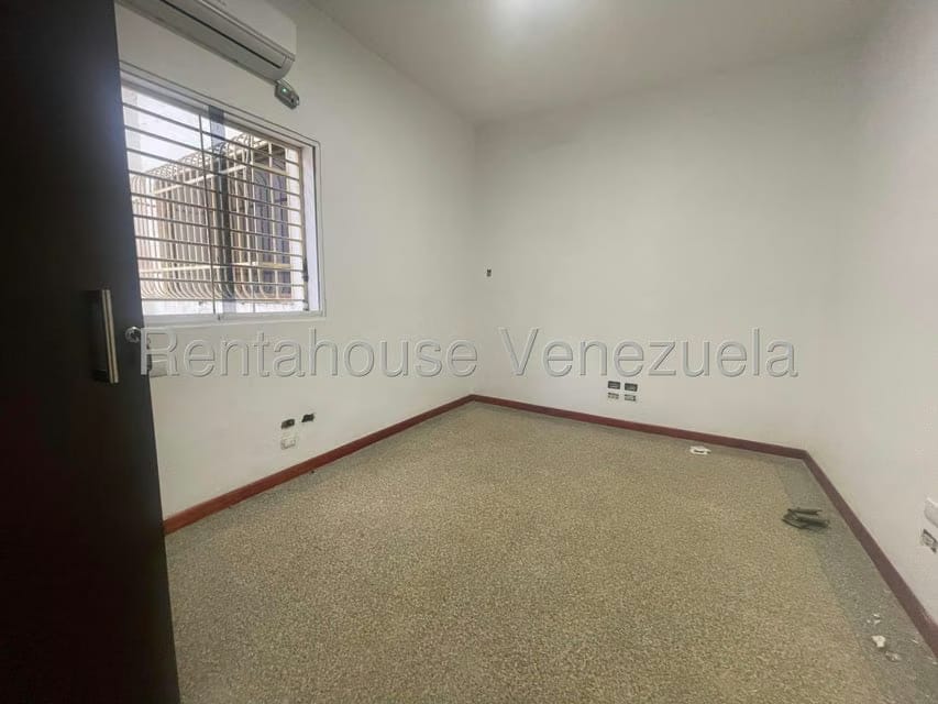 Comercial (Local Comercial) en Alquiler en Los Chaguaramos, Distrito Metropolitano - 10