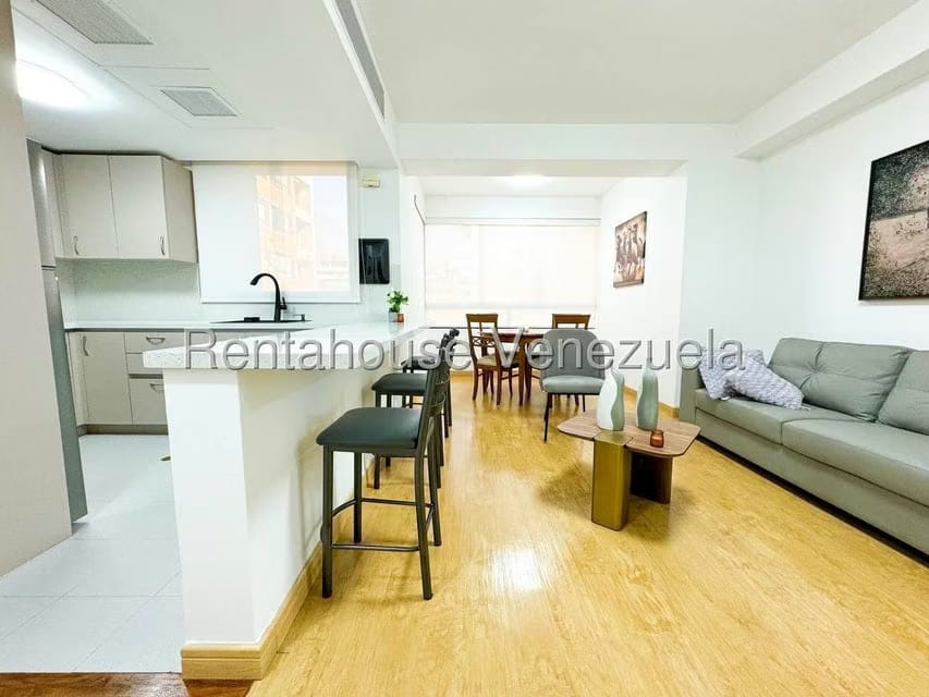 Apartamento (1 Nivel) en Alquiler en Campo Alegre, Distrito Metropolitano - 5