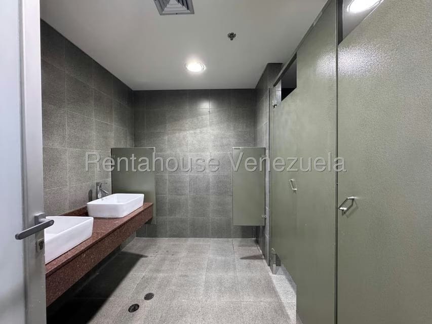 Comercial (Oficina) en Alquiler en Los Dos Caminos, Distrito Metropolitano - 11