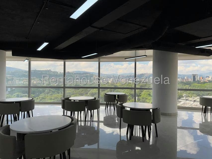 Comercial (Oficina) en Alquiler en Los Dos Caminos, Distrito Metropolitano - 3