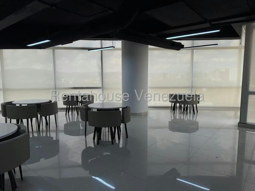 Comercial (Oficina) en Alquiler en Los Dos Caminos, Distrito Metropolitano - 4