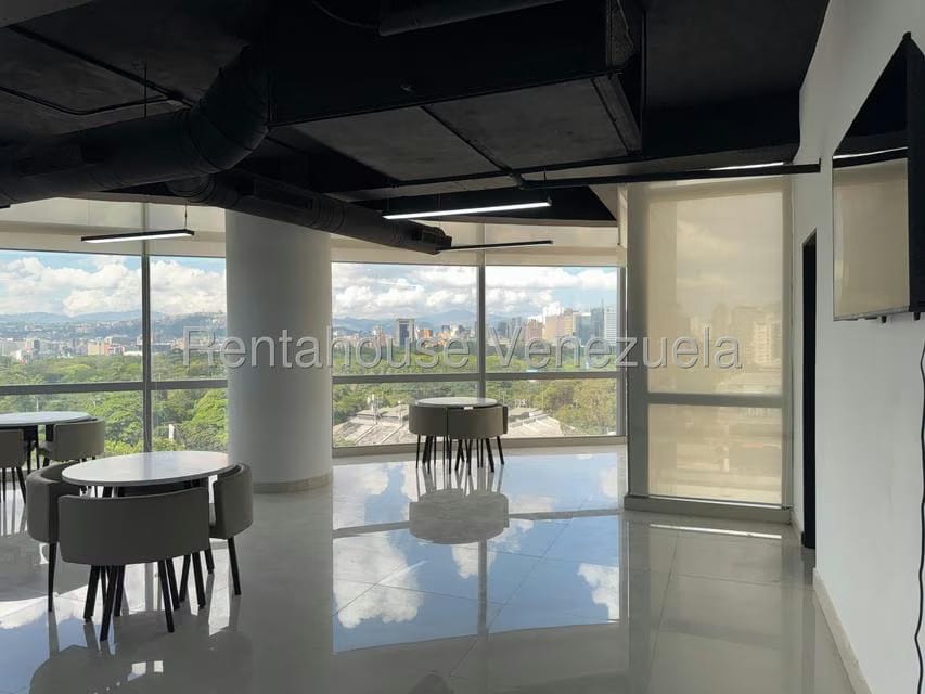 Comercial (Oficina) en Alquiler en Los Dos Caminos, Distrito Metropolitano - 5