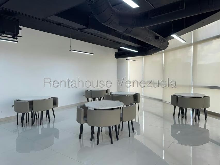 Comercial (Oficina) en Alquiler en Los Dos Caminos, Distrito Metropolitano - 6