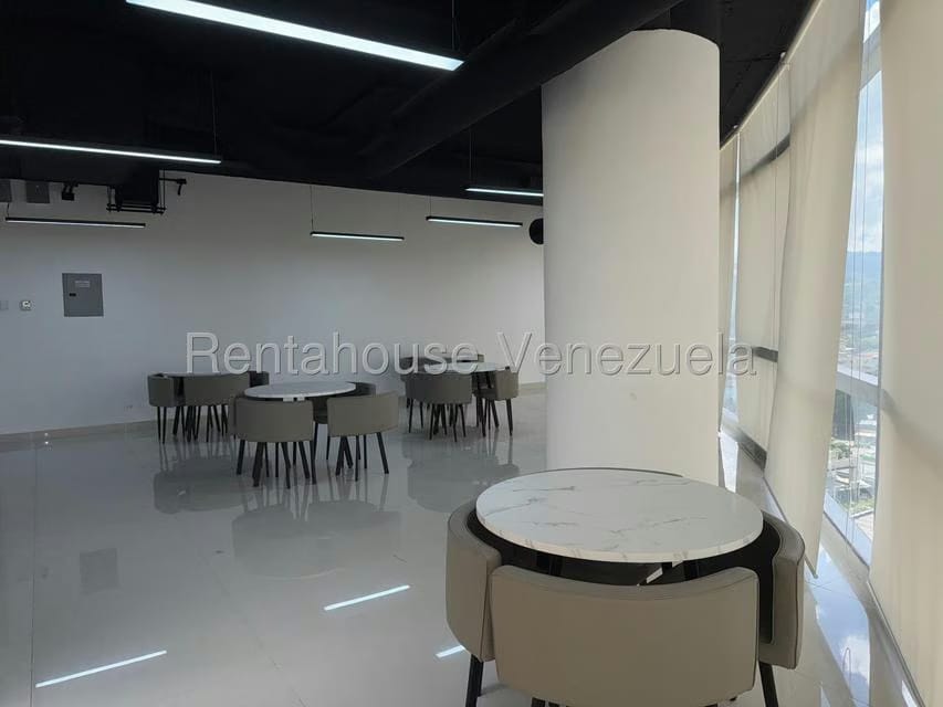 Comercial (Oficina) en Alquiler en Los Dos Caminos, Distrito Metropolitano - 8