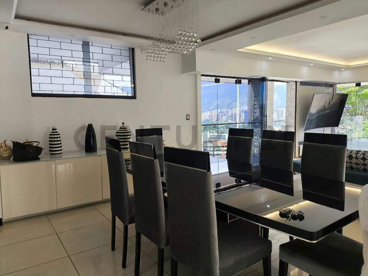 Residencia de 700 m² con vista panorámica al Ávila en Colinas de Los Chaguaramos - 11