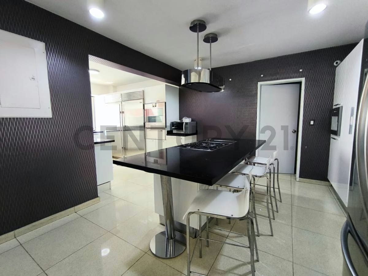 Residencia de 700 m² con vista panorámica al Ávila en Colinas de Los Chaguaramos - 12