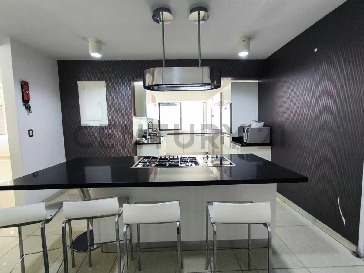 Residencia de 700 m² con vista panorámica al Ávila en Colinas de Los Chaguaramos - 13
