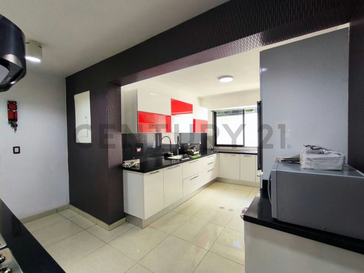 Residencia de 700 m² con vista panorámica al Ávila en Colinas de Los Chaguaramos - 14