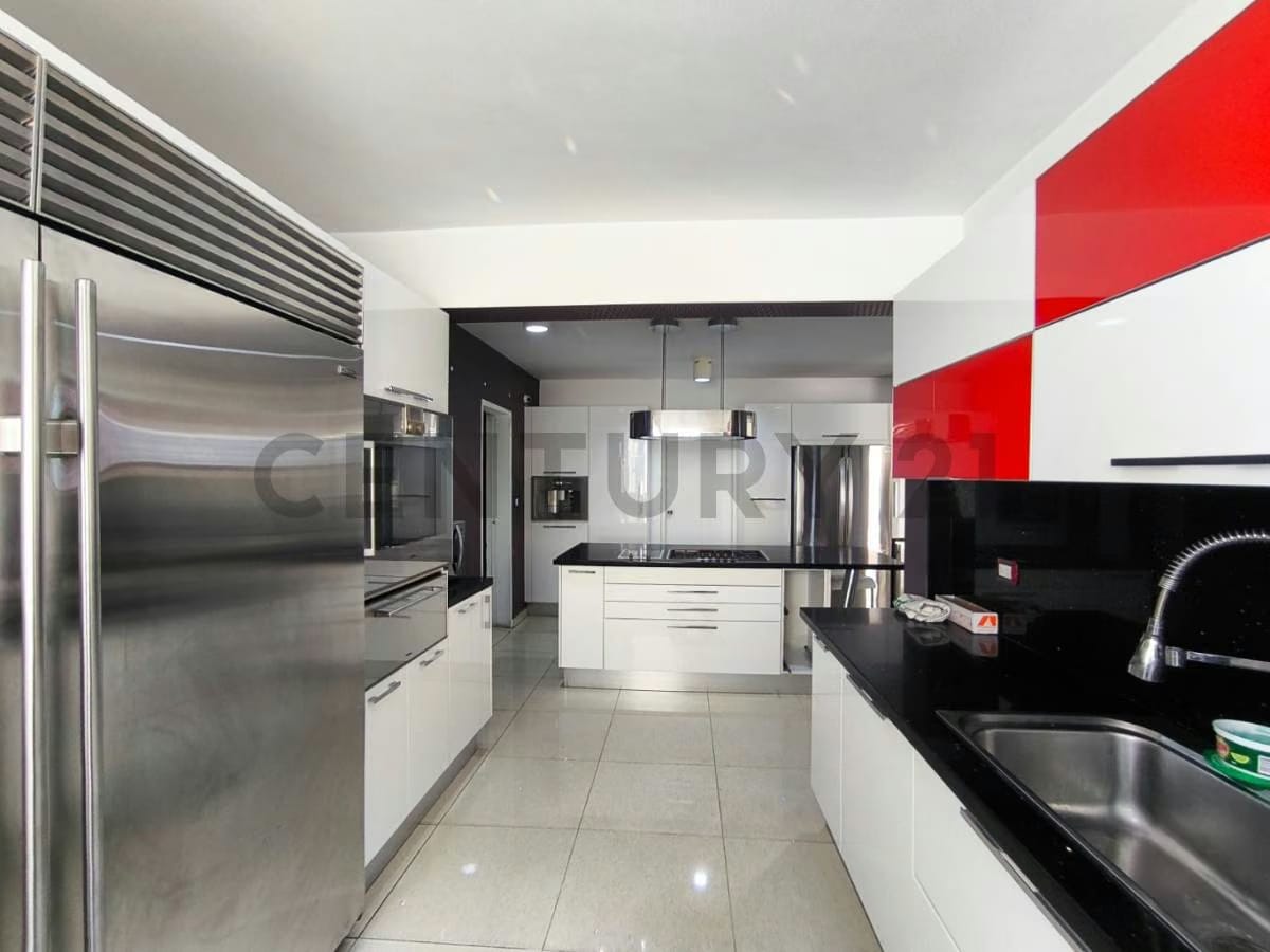 Residencia de 700 m² con vista panorámica al Ávila en Colinas de Los Chaguaramos - 15