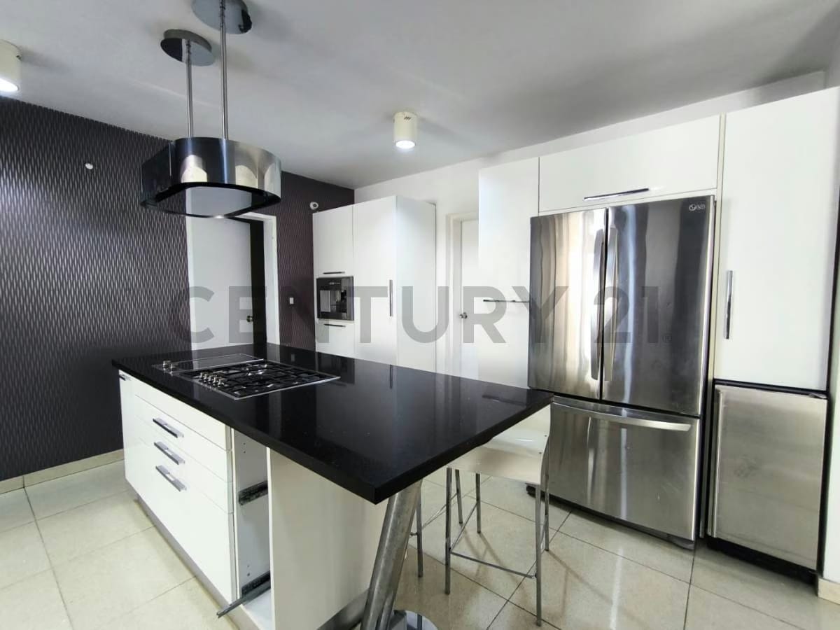 Residencia de 700 m² con vista panorámica al Ávila en Colinas de Los Chaguaramos - 19