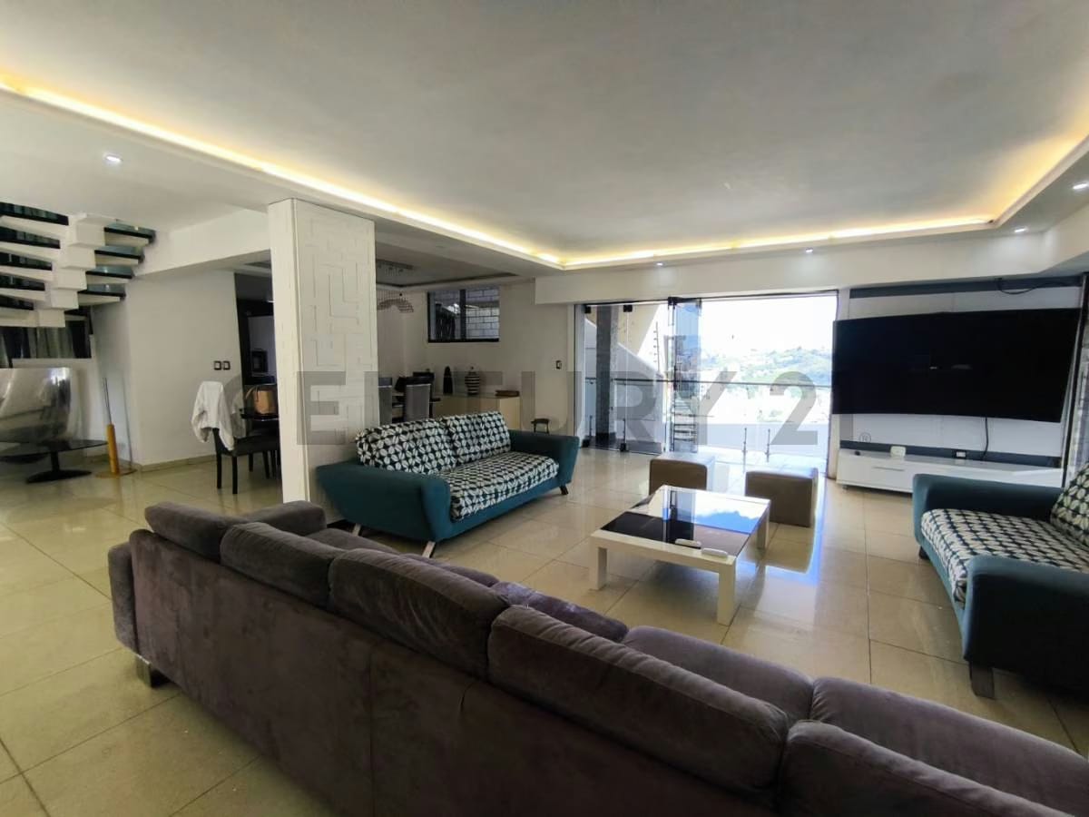 Residencia de 700 m² con vista panorámica al Ávila en Colinas de Los Chaguaramos - 3