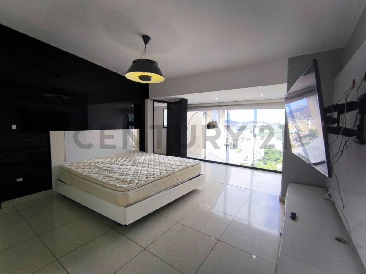 Residencia de 700 m² con vista panorámica al Ávila en Colinas de Los Chaguaramos - 24