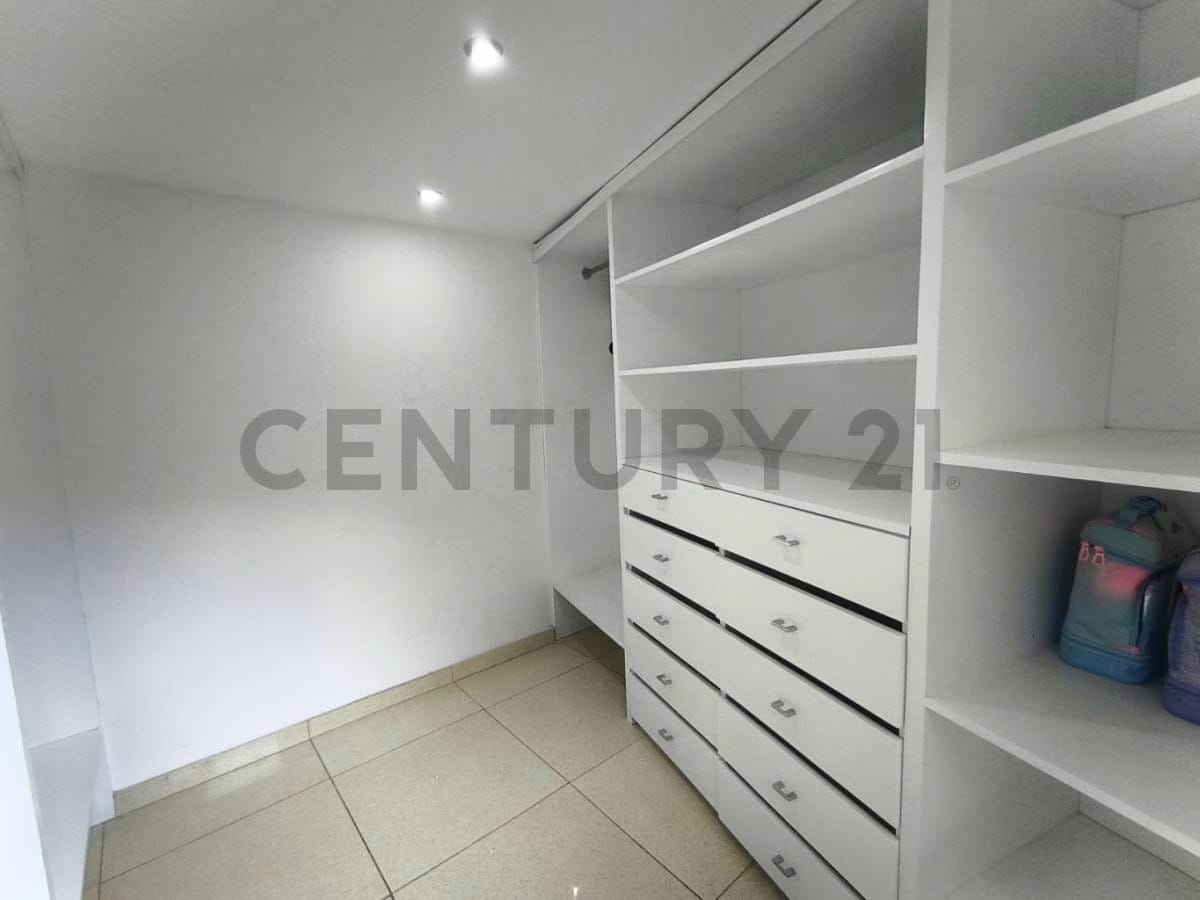 Residencia de 700 m² con vista panorámica al Ávila en Colinas de Los Chaguaramos - 30