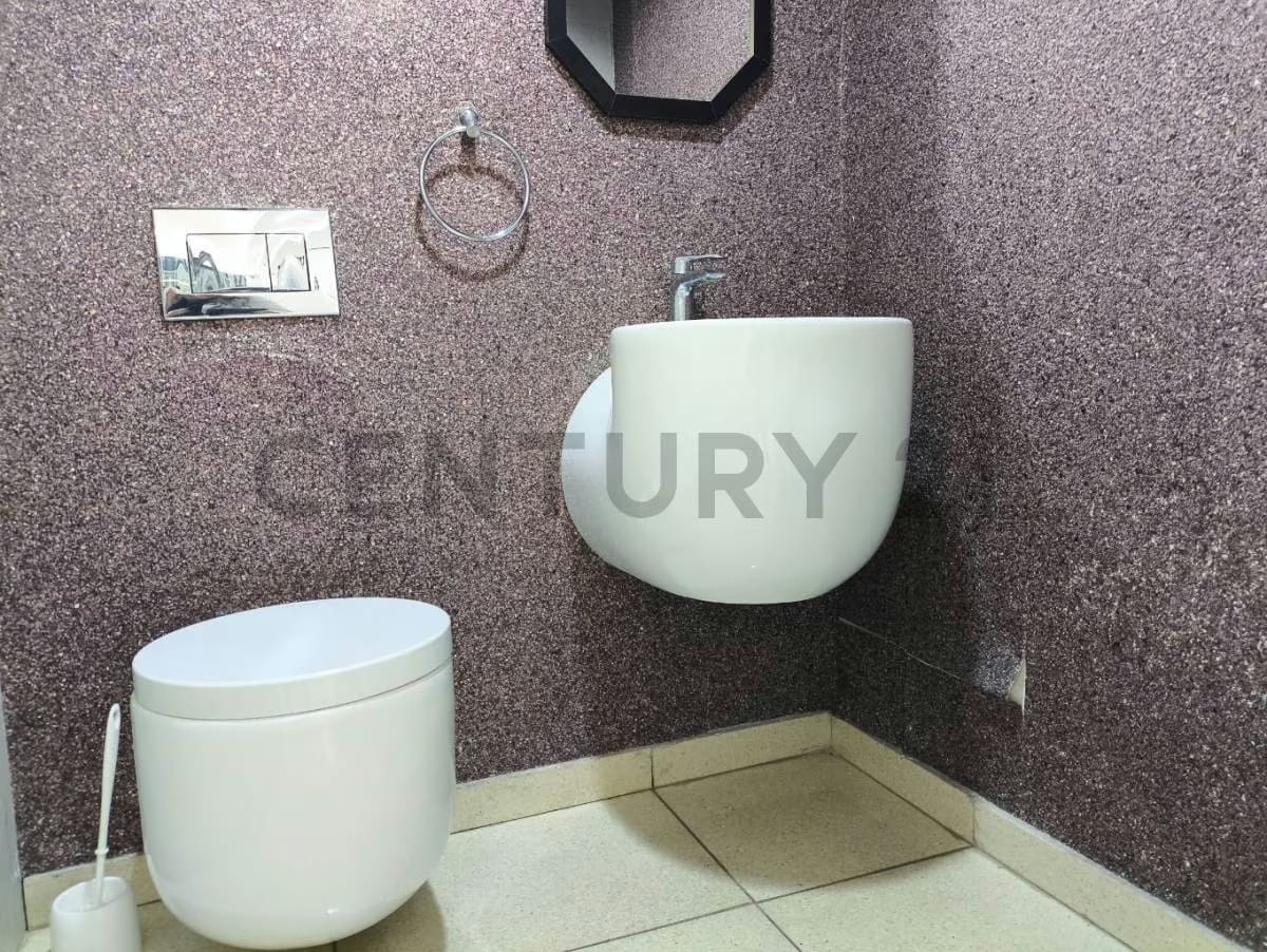 Residencia de 700 m² con vista panorámica al Ávila en Colinas de Los Chaguaramos - 4
