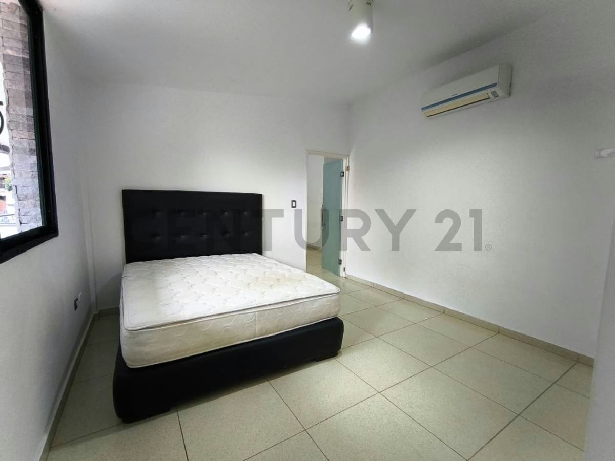 Residencia de 700 m² con vista panorámica al Ávila en Colinas de Los Chaguaramos - 31