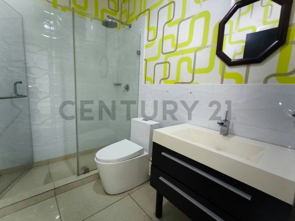 Residencia de 700 m² con vista panorámica al Ávila en Colinas de Los Chaguaramos - 32