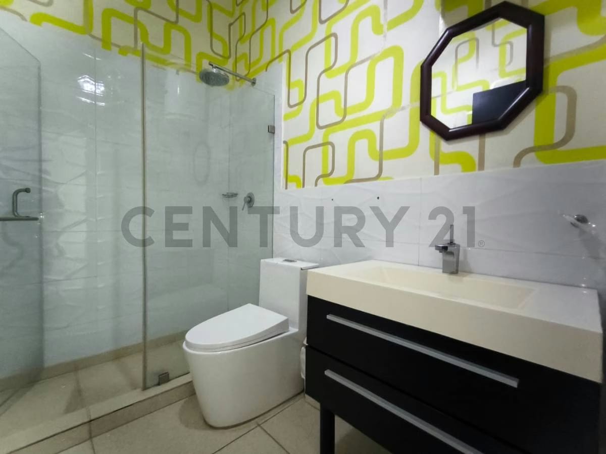 Residencia de 700 m² con vista panorámica al Ávila en Colinas de Los Chaguaramos - 35