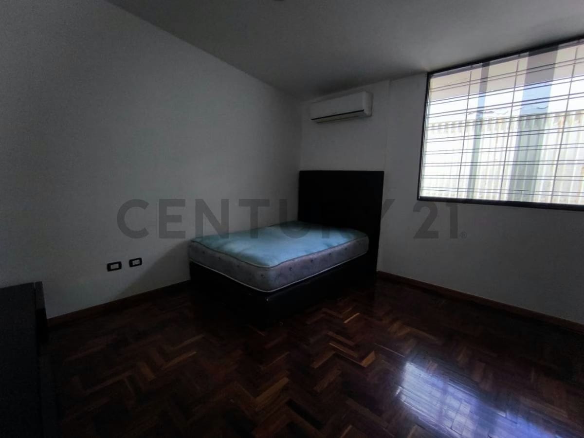Residencia de 700 m² con vista panorámica al Ávila en Colinas de Los Chaguaramos - 39
