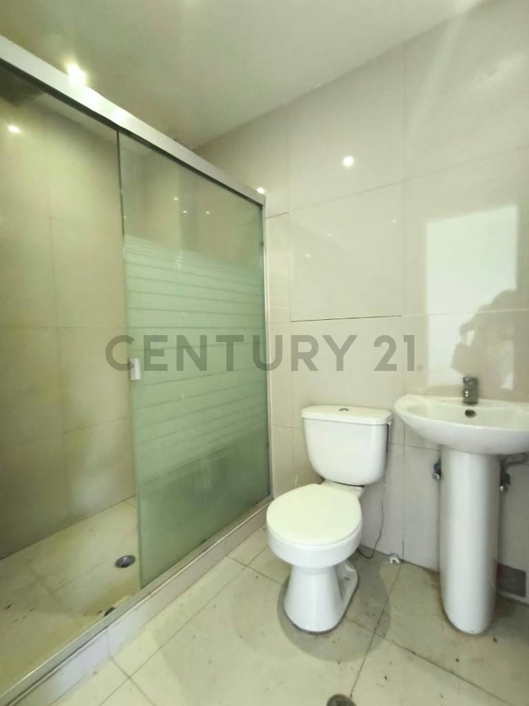 Residencia de 700 m² con vista panorámica al Ávila en Colinas de Los Chaguaramos - 48